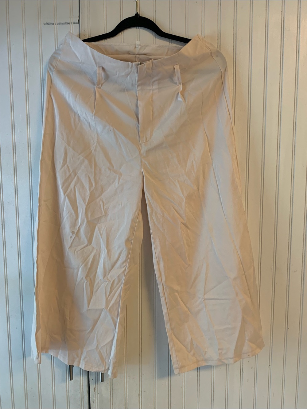 Men's Flat-Front Wide-Leg Shorts in Off-White